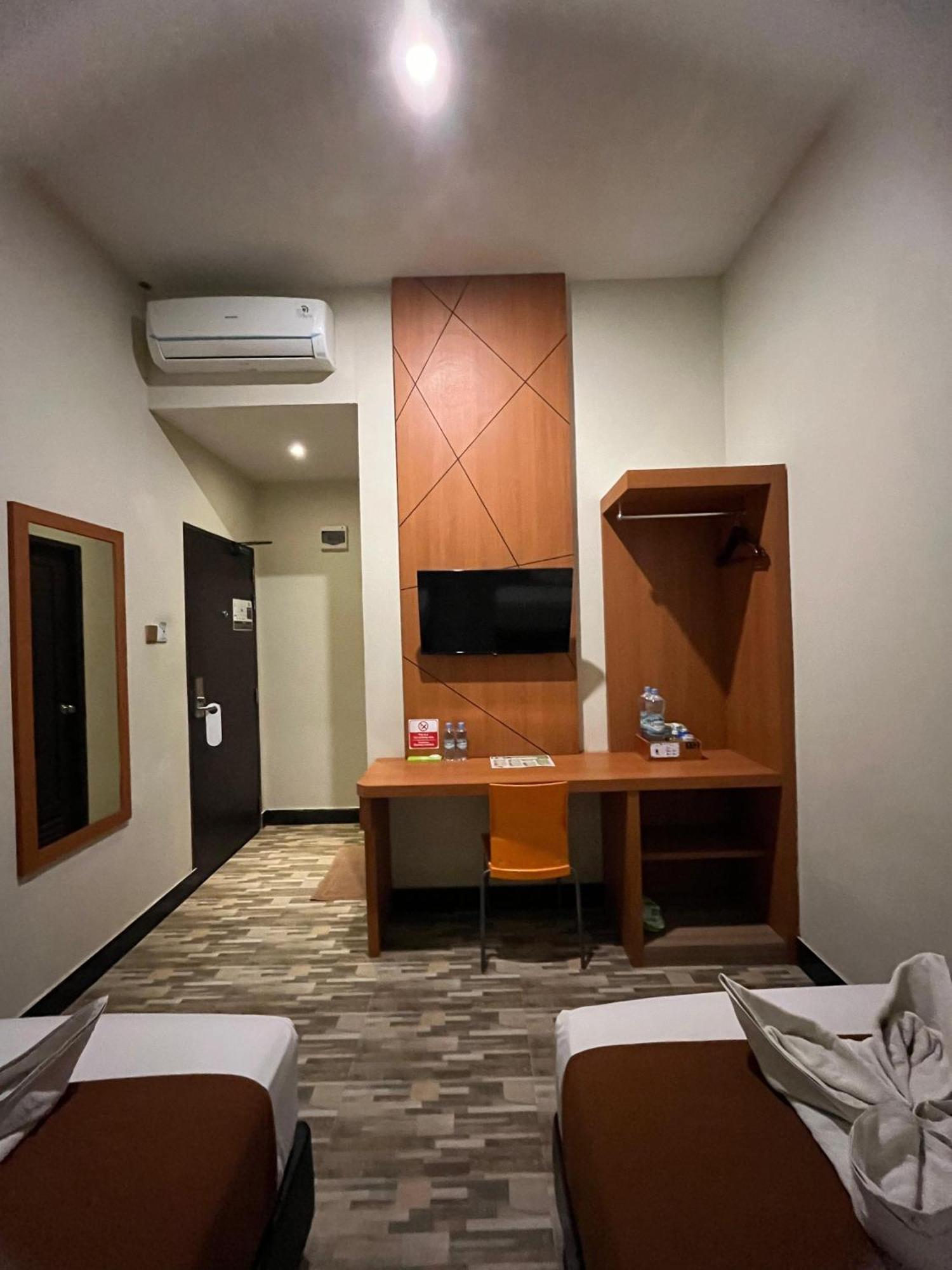 Bless Hotels Sintang 외부 사진